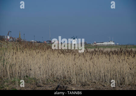 Lytham Windmill et Vue de l'Estuaire Banque D'Images