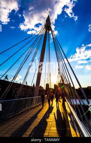 Golden Jubilee passerelles (Hungerford passerelles) sur la rivière Thames, Southbank, Londres, UK Banque D'Images