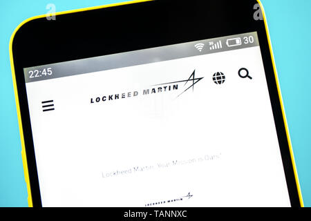 Berdiansk, Ukraine - 24 mai 2019 : Lockheed Martin aerospace accueil du site. Logo de Lockheed Martin visible sur l'écran du téléphone. Banque D'Images