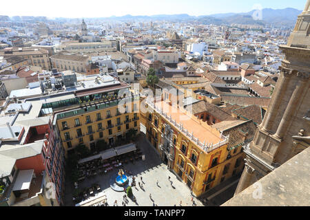 Vue sur le centre-ville de Malaga depuis le toit de la cathédrale, sur la Costa del Sol, en Andalousie, Espagne, Europe Banque D'Images