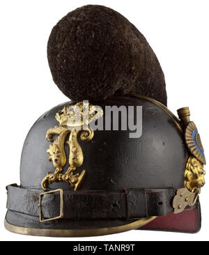 Pare-balles, casques, casque d'artillerie bavarois, 4e 1868 modèle d'Artillerie royale bavaroise "König", stationné à Augsburg, cuir avec raccord en laiton, momogram du roi Louis II, Editorial-Use-seulement Banque D'Images