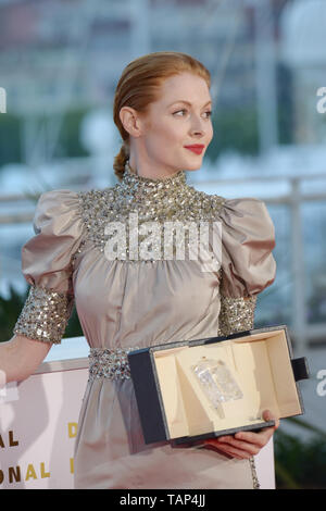 25 mai 2019 - Cannes, France - CANNES, FRANCE - 25 MAI : Emily Beecham, lauréat du prix de la meilleure actrice pour son rôle dans ''joe'' assiste à une séance de photos pour la Palme d'or lors de la 72e assemblée annuelle du Festival du Film de Cannes le 25 mai 2019 à Cannes, France. (Crédit Image : © Frederick InjimbertZUMA Wire) Banque D'Images