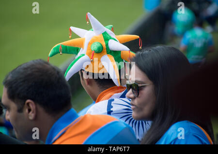 Méconnaissable avec ventilateur indien couleur drapeau hat . Cpi 2019 Inde vs NewZeland réchauffer match à la Kia Oval, Londres, Royaume-Uni Banque D'Images