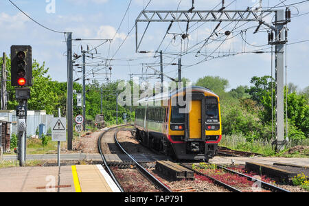 Classe 158 East Midlands Sprinter 'Express' DMU retourne au nord de Ely, Cambridgeshire, Angleterre, RU Banque D'Images