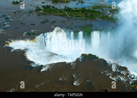 Vue aérienne de Iguazu Falls dans la frontière de l'Argentine et le Brésil Banque D'Images