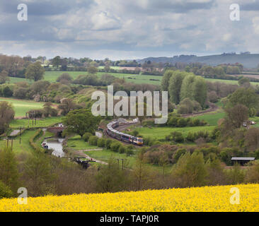 Un premier grand Western Intercity 125 passant Crofton, Wiltshire avec retro Intercity livery 43185 Great Western sur l'arrière en photo Banque D'Images