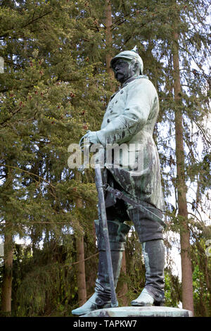 Statue de Otto von Bismarck dans le parc Nerotal à Wiesbaden, la capitale de l'état de Hesse, en Allemagne. Bismarck, connu comme le chancelier de fer, joué un ke Banque D'Images