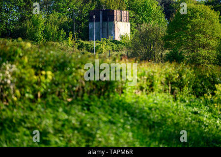 Ancien château d'eau à une station radar militaire Banque D'Images