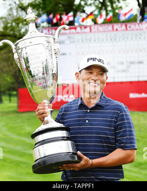 Rochester, NY, USA. 26 mai, 2019. Ken Tanigawa de Phoenix, AZ remporte le Championnat PGA Senior KitchenAid 2019 à Oak Hill East golf à Oak Hill Country Club, à Rochester, New York. Photo par Alan Schwartz/Cal Sport Media/Alamy Live News Banque D'Images