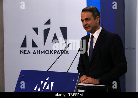 Athènes, Grèce. 26 mai, 2019. L'opposition principale grec Nouvelle Démocratie chef Kyriakos Mitsotakis offre son discours à Athènes, Grèce, le 26 mai 2019. L'opposition grecque parti conservateur Nouvelle démocratie (ND) chef de parti Kyriakos Mitsotakis a appelé le Premier Ministre grec Alexis Tsipras pour cesser de sorte que la Grèce sera a conduit à des élections nationales, après les résultats du Parlement européen et du Parlement européen sur les élections locales dimanche. Credit : Marios Lolos/Xinhua/Alamy Live News Banque D'Images