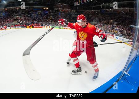 Bratislava, Slovaquie. 26 mai, 2019. Dmitri Orlov de la Russie contrôle la rondelle au cours de la 2019 Championnat du monde de hockey 2009 Slovaquie Médaille de Bronze match entre la Russie et la République tchèque à Ondrej Nepela Arena à Bratislava, Slovaquie, le 26 mai 2019. La Russie a gagné 3-2 après la fusillade. Credit : Pawel Andrachiewicz/Xinhua/Alamy Live News Banque D'Images