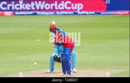 Londres, Royaume-Uni. 27 mai 2019. Mohammad Nabi au bâton de l'Afghanistan au cours de l'ICC Cricket World Cup Warm-up match entre l'Angleterre et l'Afghanistan, à l'Ovale de Kia, Londres. Credit : Cal Sport Media/Alamy Live News Banque D'Images