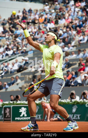 Paris, France. 27 mai, 2019. Rafael Nadal (ESP) bat Yannick Hanfmann (GER) 6-2, 6-1, 6-3, à l'Open de France se joue à Stade Roland-Garros à Paris, France. © 2019 Tennisclix/Kinne Karla/CSM/Alamy Live News Banque D'Images