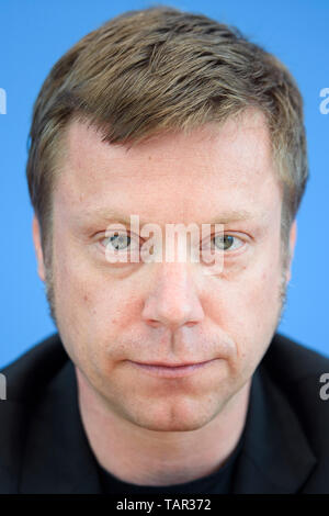 Berlin, Allemagne. 27 mai, 2019. Martin Schirdewan, premier candidat la gauche pour les élections européennes, est assis dans la conférence de presse fédérale le jour après les élections parlementaires européennes. Credit : Gregor Fischer/dpa/Alamy Live News Banque D'Images