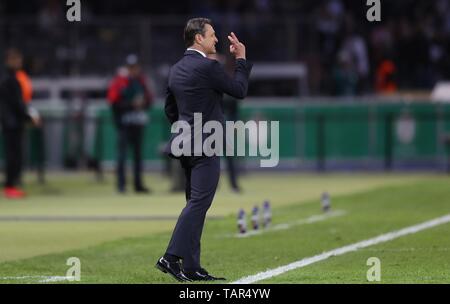 Berlin, Deutschland. 25 mai, 2019. firo : 25.05.2019, Football, Saison 2018/2019 DFB-Pokal, Final, Final, RB Leipzig, Red Bull - Bayern Munich : 0 3 Niko Kovac, le geste d'utilisation dans le monde entier | Credit : dpa/Alamy Live News Banque D'Images