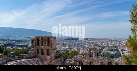 Beau panorama d'Athènes en Grèce avec vue d'Odéon d'Hérode Atticus Banque D'Images