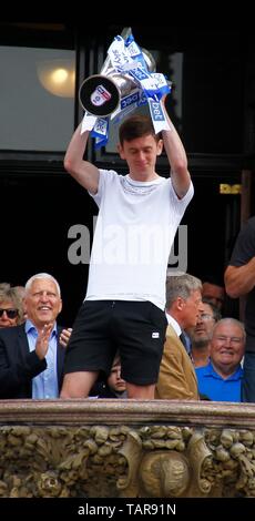 Wirral,UK 27 mai 2019 Tranmere Rovers retour aux célébrations à Birkenhead mairie pour célébrer la promotion des équipes de ligue 1 Ian crédit Fairbrother/Alamy Stock Photos Banque D'Images