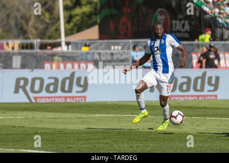 Le 25 mai 2019. Oeiras, Portugal. Avant de Porto du Mali Moussa Marega (11) en action pendant le match Sporting CP vs FC Porto © Alexandre de Sousa/Alamy Live News Banque D'Images