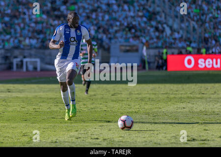 Le 25 mai 2019. Oeiras, Portugal. Avant de Porto du Mali Moussa Marega (11) en action pendant le match Sporting CP vs FC Porto © Alexandre de Sousa/Alamy Live News Banque D'Images