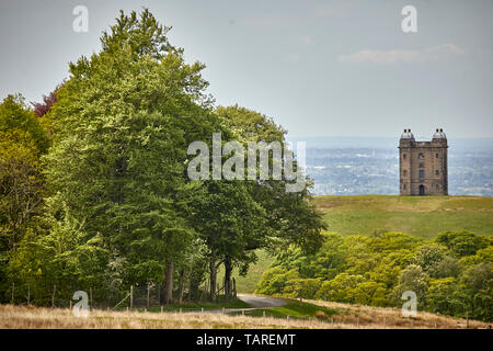 Lyme Park domaine situé au sud de Disley, Cheshire, ancien relais de chasse la cage sur le coteau Banque D'Images