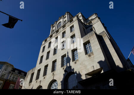 Le centre-ville de Manchester journée ensoleillée à Gotham Hotel imposant ancienne banque de la rue King, conçu par Edwin Lutyens Banque D'Images