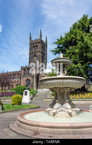 St Peter's Collegiate Church et jardins, Wolverhampton, West Midlands, England, United Kingdom Banque D'Images