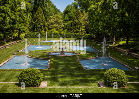Longwood Gardens Water Fountains, Kennet Square, Pennsylvanie, États-Unis, FS 15,42 MB. 300ppi, géométrique plantation jardin botanique pittoresque Amérique des États-Unis Banque D'Images