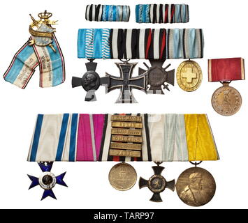Les commandes d'une étreinte de longue date de l'ancien combattant des guerres de 1866 et 1870/71, cinq pièces avec fermoir Croix du Mérite militaire (modèle 1866 - 1905) faite par le bijoutier commandes Eduard Quellhorst 'EQ' (cross arms ébréché), un espace sans doute pour le retour de médaille d'honneur de l'ordre de Ludwig pour 50 années de service, l'Empire allemand : Médaille commémorative de la guerre 1870/71 avec six attaches, Bavière : Prix commémoratif de l'armée de 1866 et 1897 Médaille du centenaire. Aussi le domaine de Service Exceptionnel de Hesse-Darmstadt datée du 1840 pour la campagne 1866, probablement appartenant à Additional-Rights Clearance-Info-T,-Not-Available Banque D'Images