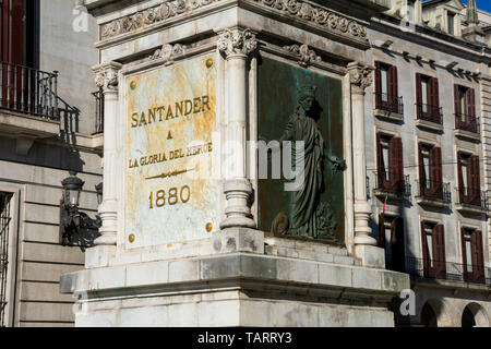 Santander, Espagne. Le 12 février 2019. Base de Pedro Velarde statue sur place porticada (Plaza Porticada) Banque D'Images