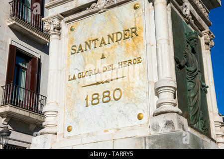 Santander, Espagne. Le 12 février 2019. Base de Pedro Velarde statue sur place porticada (Plaza Porticada) Banque D'Images