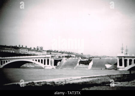 Août 1944 : les troupes allemandes de détruire les ponts de Lyon, Rhône, France Banque D'Images