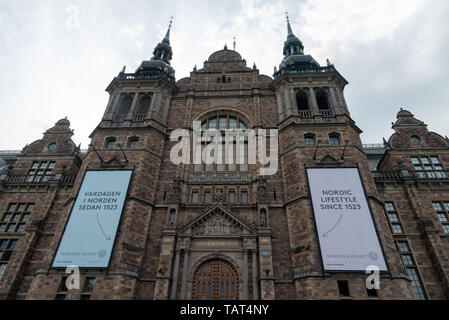 Nordiska museet, musée retraçant l'histoire culturelle suédoise. Affiche sur les traditions et tendances de la décoration et de la mode, plus les festivals et événements peuvent être vus. Situé à Djurgårdsvägen, Stockholm, Suède Le musée nordique est la plus grand musée d'histoire culturelle. C'est le foyer de plus d'un million et demi d'expositions, y compris des objets exclusifs et des objets du quotidien, tous avec leur propre histoire. Les collections, qui sont gérés par la fondation du musée nordique, reflètent la vie en Suède du 16ème siècle à nos jours. Banque D'Images