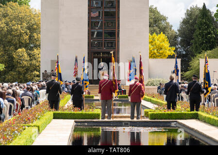 United States Navy l'amiral James Foggo III parle de nous souvenir le Jour commémoratif de l'événement au cimetière Américain de Cambridge, Cambridgeshire, UK Banque D'Images