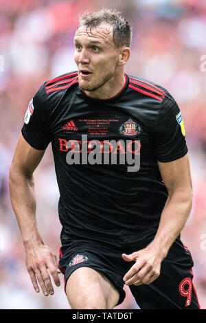 Londres, Angleterre - le 26 mai : Charlie Wyke de Sunderland semble sur le ciel pendant une ligue pari match de finale des play-off entre Charlton Athletic et Sunderland au stade de Wembley le 26 mai 2019 à Londres, Royaume-Uni. (Photo par Sebastian Frej/MO Media) Banque D'Images