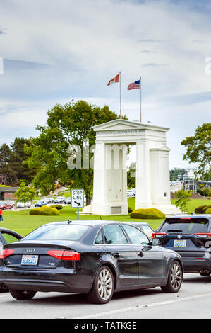 26 mai 2019 - Surrey, BC : gamme de trafic sur les côté sur l'approche de frontière des États-Unis au parc Peace Arch. Banque D'Images