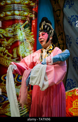Acteur et actrice de l'opéra chinois avec un miroir Banque D'Images