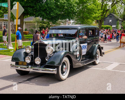 River Forest, Illinois, USA. 28 mai, 2019. 1934 Packard 8 Un Jour commémoratif de l'huis au défilé dans cette banlieue ouest de Chicago. Banque D'Images