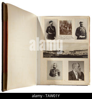 Un magnifique album de photographies grand format de l'allemand à des familles nobles et des officiers de la Russie, très bien sous-titrées, contenant un total de 218 photographies de personnes liées à la famille Sayn-Wittgenstein et Henckel von Donnersmarck. Les photographies ont été prises entre les années 1865 et 1905 et recueillie dans un album en cuir pour compiler une chronique familiale (contraignants desserré). Photos principalement de la vie privée des deux familles ainsi que d'autres familles nobles tels que Thurn und Taxis, 108, von Krusenstern, von Sachsen-Weimar, Additional-Rights Clearance-Info, C--Not-Available Banque D'Images