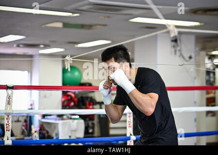 Tokyo, Japon. 23 mai, 2019. Ryota Murata Boxing : Ryota Murata du Japon ne tissent exercices pendant une séance d'entraînement à Teiken Club de boxe à Tokyo, au Japon . Credit : Hiroaki Yamaguchi/AFLO/Alamy Live News Banque D'Images