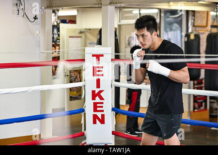 Tokyo, Japon. 23 mai, 2019. Ryota Murata Boxing : Ryota Murata du Japon ne tissent exercices pendant une séance d'entraînement à Teiken Club de boxe à Tokyo, au Japon . Credit : Hiroaki Yamaguchi/AFLO/Alamy Live News Banque D'Images