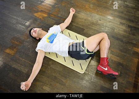 Tokyo, Japon. 23 mai, 2019. Ryota Murata Boxing : Ryota Murata du Japon s'étend pendant un entraînement à Teiken Club de boxe à Tokyo, au Japon . Credit : Hiroaki Yamaguchi/AFLO/Alamy Live News Banque D'Images