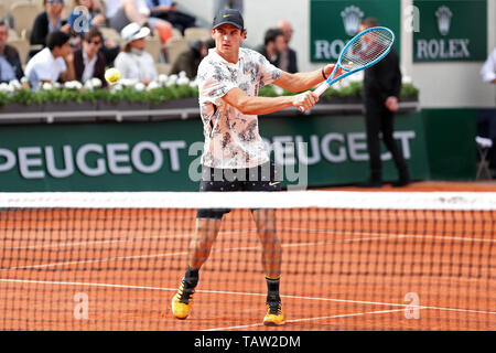 Paris, France. 27 mai 2019. Tournoi de tennis français ; Tommy Paul (USA) de volée à l'Action : Crédit net Plus Sport Images/Alamy Live News Banque D'Images