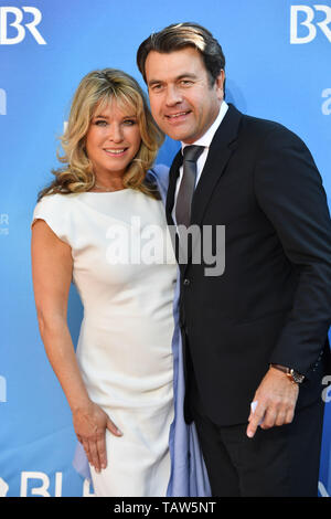 Munich, Allemagne. 24 mai, 2019. Cosima de Borsody et Bernhard jarret. Tapis rouge, tapis rouge, prix de la télévision bavaroise 2019 sur 24.05.2019. Utilisation dans le monde entier | Credit : dpa/Alamy Live News Banque D'Images