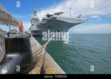 Singapour, Singapour. 28 mai, 2019. Porte-avions français Charles de Gaulle est à quai à la base navale de Changi, à Singapour, le 28 mai 2019. Credit : Puis Chih Wey/Xinhua/Alamy Live News Banque D'Images