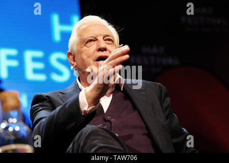 Hay Festival, Hay on Wye, Powys, Wales, UK - Mardi 28 Mai 2019 - John Simpson le BBC World Affairs Editor sur scène à l'Hay Festival de parler de son nouveau livre thriller Moscou, minuit. Photo Steven Mai / Alamy Live News Banque D'Images