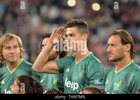 Turin, Italie. 28 mai, 2019. Pavel Nedved (L), Cristiano Ronaldo (C) et Francesco Totti (R) de Campioni per la Ricerca vu au cours de la 'Partita Del Cuore' Charity match au Stade Allianz. Campioni per la Ricerca gagner l 'champions' recherche 3-2 contre l'italien 'chanteurs' National. Credit : SOPA/Alamy Images Limited Live News Banque D'Images