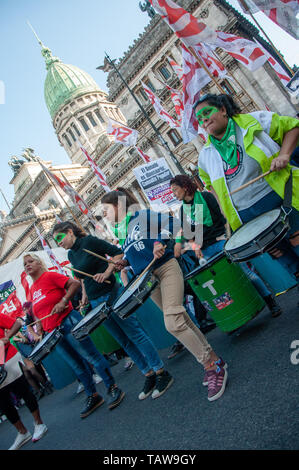 Buenos Aires, Argentine. 28 mai, 2019. 28 mai 2019 - Buenos Aires, Argentine - l'avortement légal : pour la huitième fois, le projet est présenté au Congrès. Sur la journée internationale d'action pour la santé des femmes, le projet de loi d'interruption volontaire de grossesse est présenté Crédit : Maximiliano Ramos/ZUMA/Alamy Fil Live News Banque D'Images