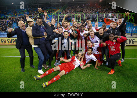 Arnhem, Pays-Bas. 28 mai, 2019. ARNHEM, 28-05-2019, l'Eredivisie néerlandaise, saison 2018, GelreDome - 2019. Utrecht célébrant la victoire après la partie Vitesse - FC Utrecht (play-off) . Credit : Pro Shots/Alamy Live News Banque D'Images