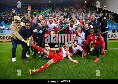 Arnhem, Pays-Bas. 28 mai, 2019. ARNHEM, 28-05-2019, l'Eredivisie néerlandaise, saison 2018, GelreDome - 2019. Utrecht célébrant la victoire après la partie Vitesse - FC Utrecht (play-off) . Credit : Pro Shots/Alamy Live News Banque D'Images