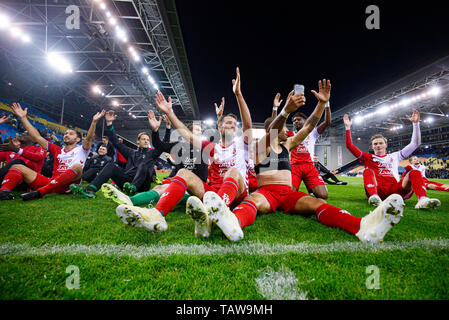 Arnhem, Pays-Bas. 28 mai, 2019. ARNHEM, 28-05-2019, l'Eredivisie néerlandaise, saison 2018, GelreDome - 2019. Utrecht célébrant la victoire après la partie Vitesse - FC Utrecht (play-off) . Credit : Pro Shots/Alamy Live News Banque D'Images